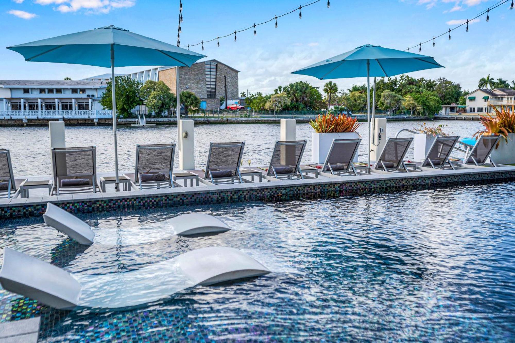 The Modern Castle Canal View Access Rooftop Living Greenhouse Vlllas Fort Lauderdale Ngoại thất bức ảnh